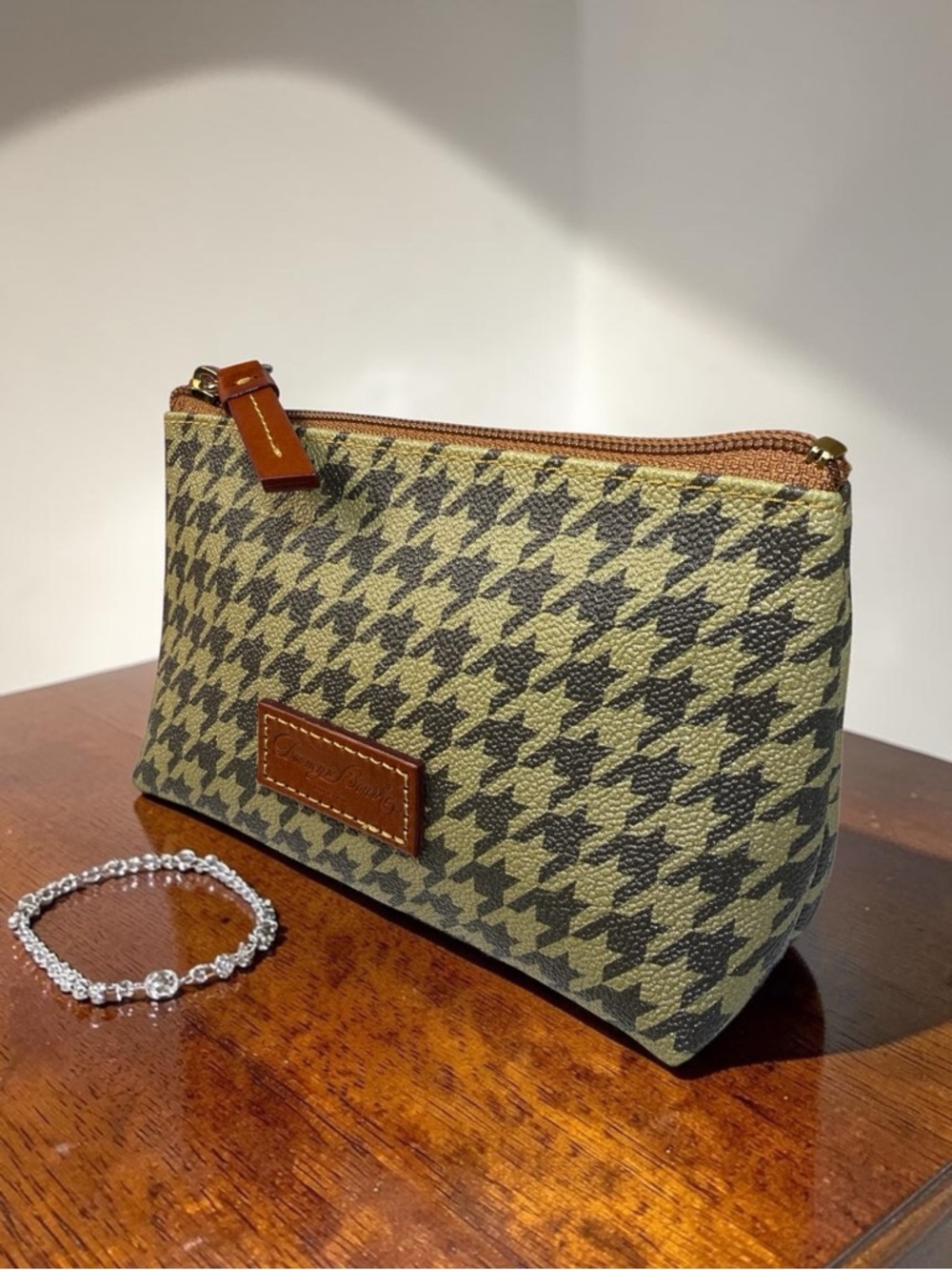 Dooney & Bourke Houndstooth Zip Pouch / Wristlet Cosmetic Bag 💼 - Picture 3 of 10